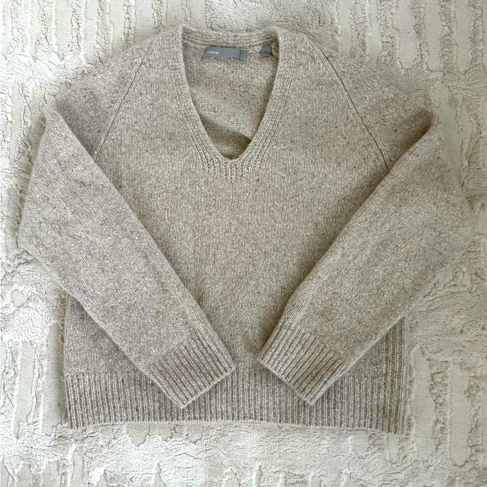 Vince cashmere oatmeal color v neck sweater